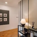Апартаменти Barnett - 2 Bedrooms And Balcony In Campolide *