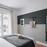 Апартаменти Barnett - 2 Bedrooms And Balcony In Campolide Лісабон