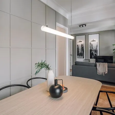 Barnett - 2 Bedrooms And Balcony In Campolide * Лісабон