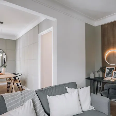 Apartment Barnett - 2 Bedrooms And Balcony In Campolide