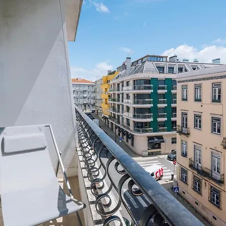 Barnett - 2 Bedrooms And Balcony In Campolide דירה