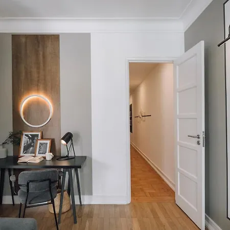 Apartment Barnett - 2 Bedrooms And Balcony In Campolide Lisbon