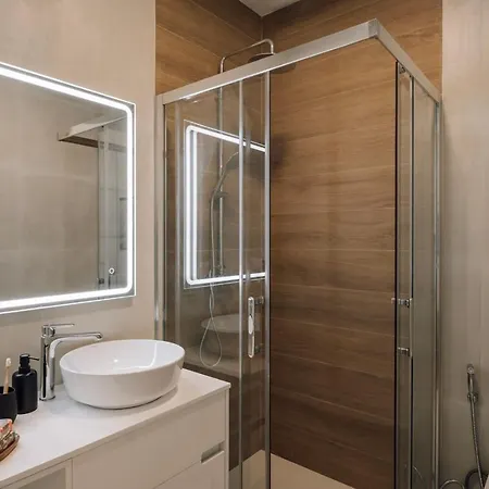 Barnett - 2 Bedrooms And Balcony In Campolide ליסבון