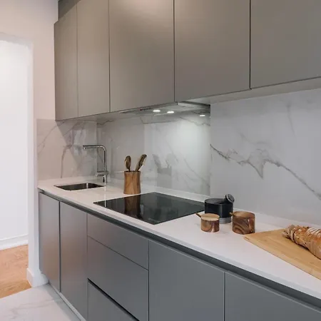 Barnett - 2 Bedrooms And Balcony In Campolide Lisbona